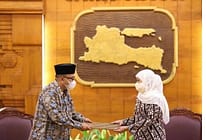 Timbul Prihanjoko terima SK Plt Bupati Probolinggo dari Gubernur